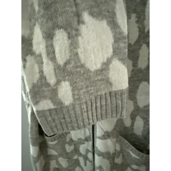 Very J Animal Print Button Down Cardigan Sweater Gray Size Large - Picture 9 of 10